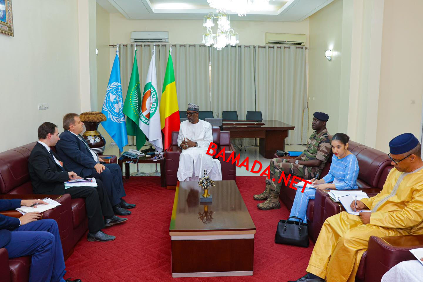 Rencontre Diplomatique Entre Le Ministre Des Affaires Trang Res Du